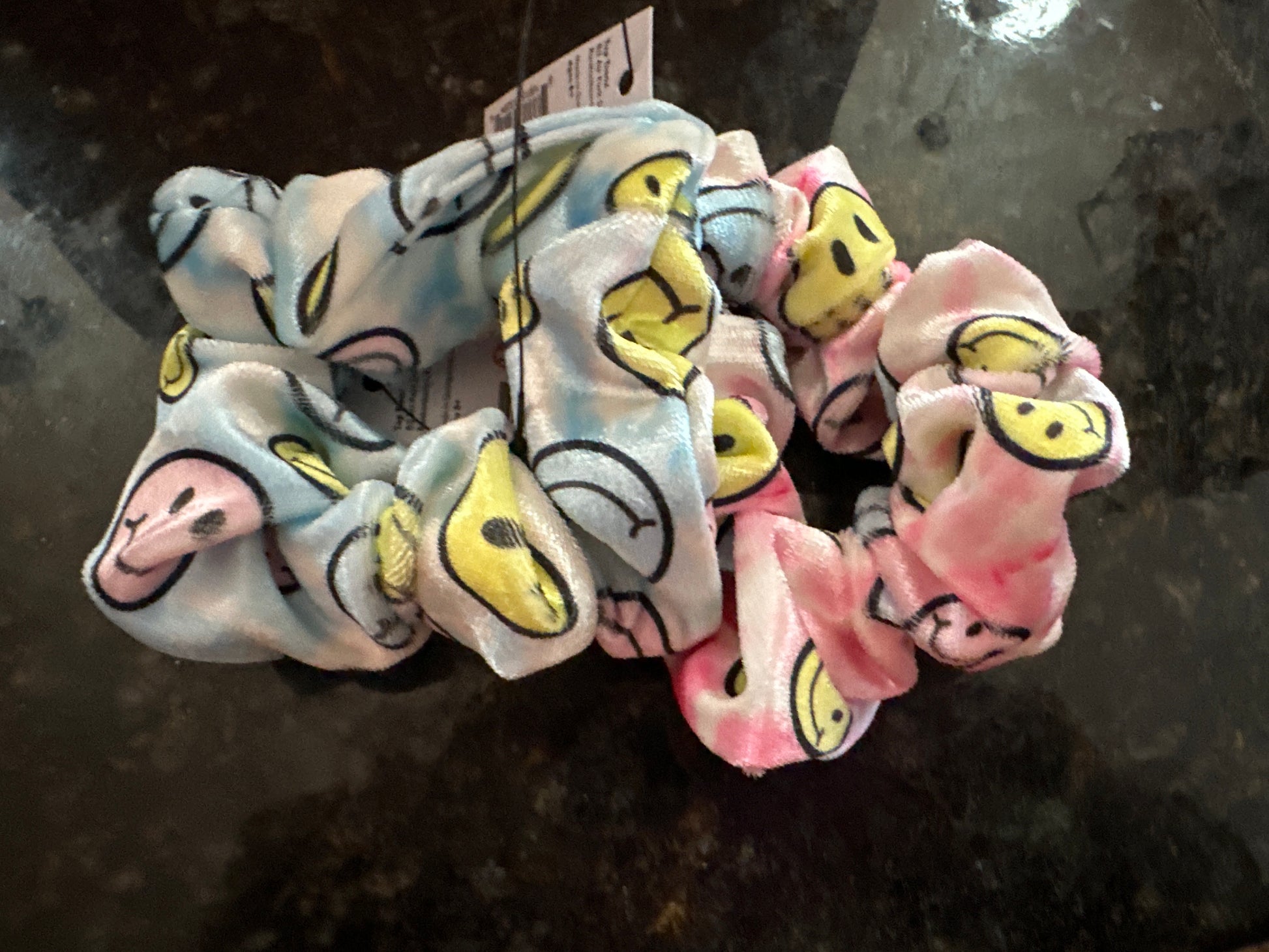 smiley scrunchie image 0